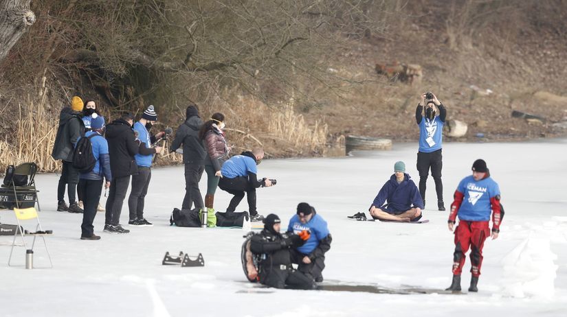 David Vencl (vpravo v pozadí) sa pripravuje na...