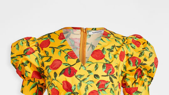 Šaty so vzorom ovocia Glamorous. Predáva...