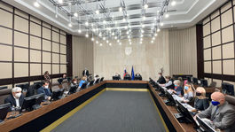 Toto sú navrhované opatrenia proti vírusu odborníkmi. Ktoré odklepne vláda?