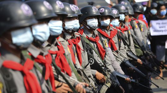 Facebook zakázal účty mjanmarskej armády, dôvodom je prevrat a násilie