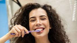 Viete, čo je RDA zubnej pasty? Nezoderte si zuby!