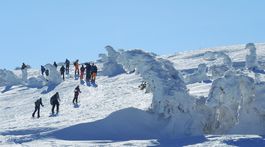 Turisti počas výstupu na kopec Pilsko v...