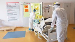 Zdravotníci majú problémy pri preplácaní pandemickej PN, zmeniť by to mala novela zákona