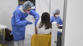 Pribudlo takmer dvetisíc nakazených, počet hospitalizovaných opäť stúpol