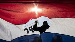 Nespoliehajme sa na vakcíny, varuje WHO. Izrael očkuje vyliečených