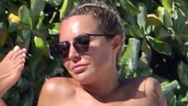 Poľská autorka erotického hitu 365 dní hore bez na pláži! A keď zbadáte jej mamu...