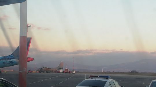 Na Slovensko priviezli prvú dodávku vakcíny...