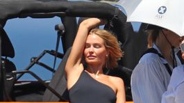 Austrálska kráska sa predvádza na pláži: Po dvoch deťoch s postavičkou ako lusk! 