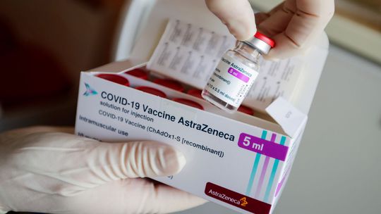 Francúzsko pošle na Slovensko 15-tisíc vakcín AstraZeneca. Darom