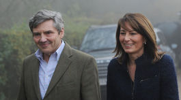 Na čo všetko si trúfne Carole Middleton, mama vojvodkyne Kate? Je z nej naozaj akčná babička