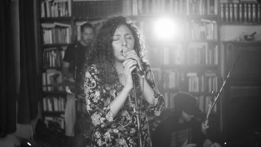 Sýrska skladateľka a speváčka Lara Abou Hamdan...