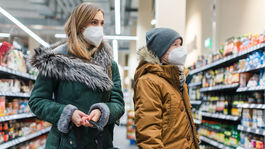 Reťazce pre pracovníkov predajní zabezpečili respirátory FFP2