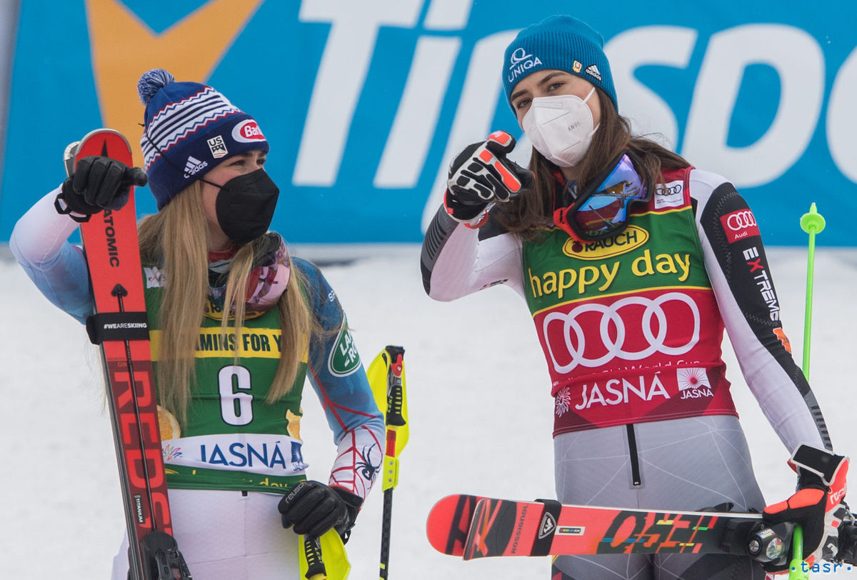 Petra Vlhová v rozhovore s Mikaelou Shiffrinovou.