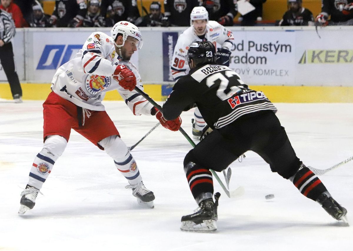 Peter Zuzin (vľavo) v drese Zvolena.