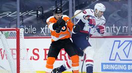 Chára asistoval pri góle Ovečkina, Černák po tvrdom zákroku nedohral