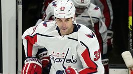 Ďalšia chvála. Pozrite si, ako Chára vyradil dvoch hráčov súpera