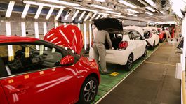 Toyota zachráni Aygo. Malým autám na benzín verí