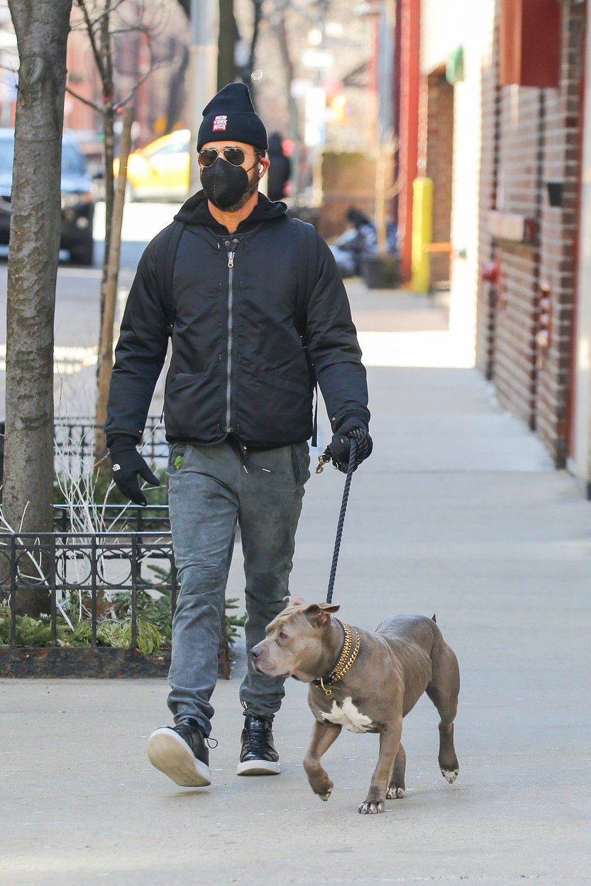 Justin Theroux na prechádzke New Yorkom s jeho...