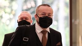 Pčolinský mal peniaze dostať zviazané gumičkou