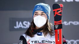 Zrušili aj super G. Vlhová je kúsok od veľkého glóbusu