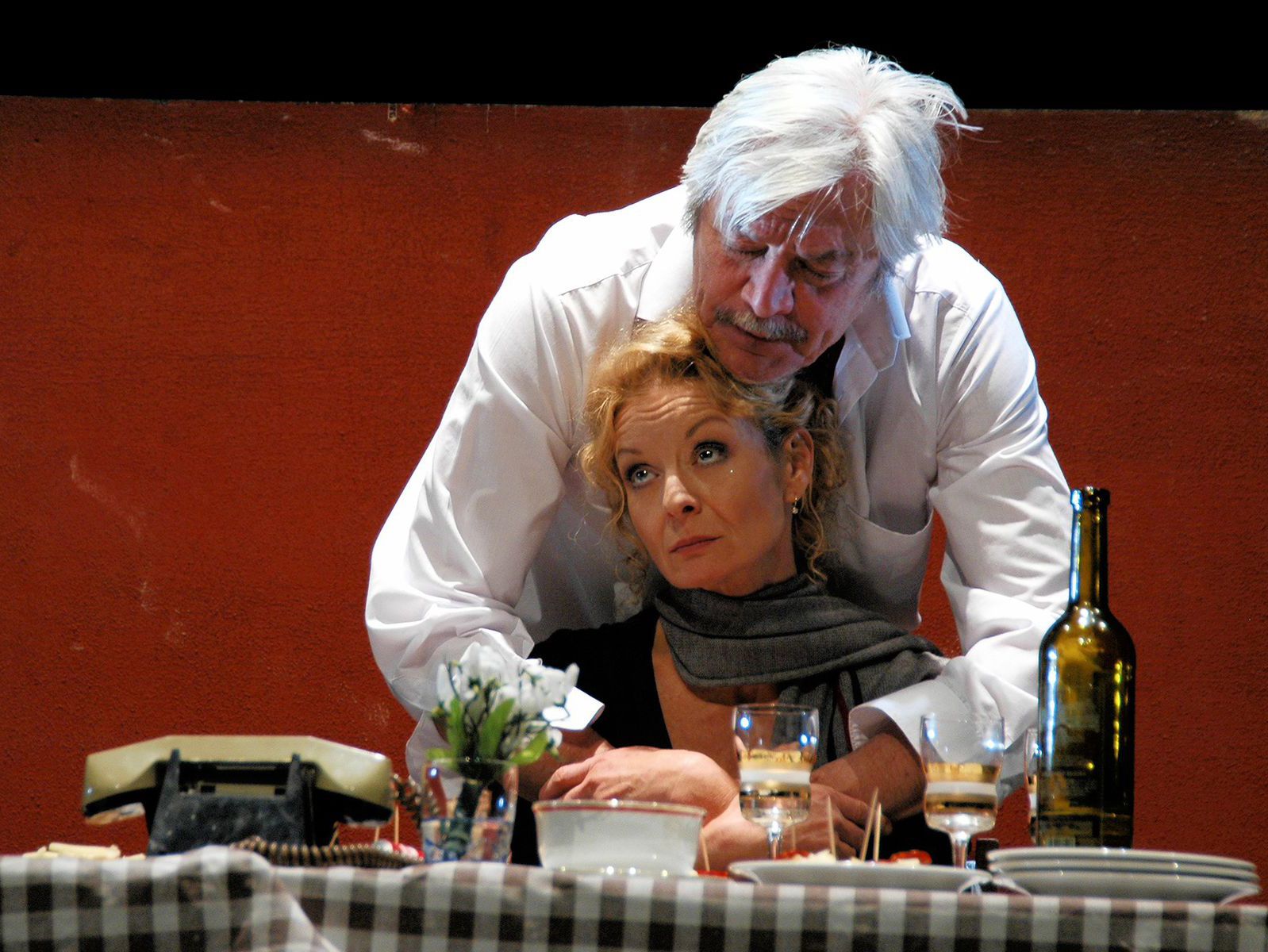 Juraj Kukura (On), Vilma Cibulková (Ona) v hre...