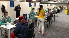 V najväčšom očkovacom centre na Slovensku zaočkovali od rána vyše tisíc ľudí