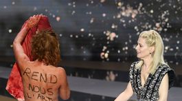 Nahá herečka priamo na pódiu cien Cézar! Žiadala podporu kultúry, pozrite si video