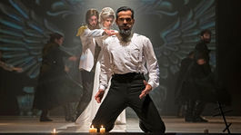 Lukáš Pišta na doskách Divadla Nová scéna v...