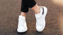 Biele tenisky nesklamú nikdy! Obuv, ktorá funguje so všetkým... máme 15 tipov!