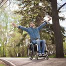 invalidný vozík, muž, radosť, ťzp, zťp