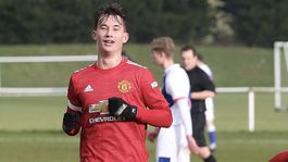 Včera s Pogbom, dnes s Cavanim: Otec chcel Chelsea, láska zahorela inde