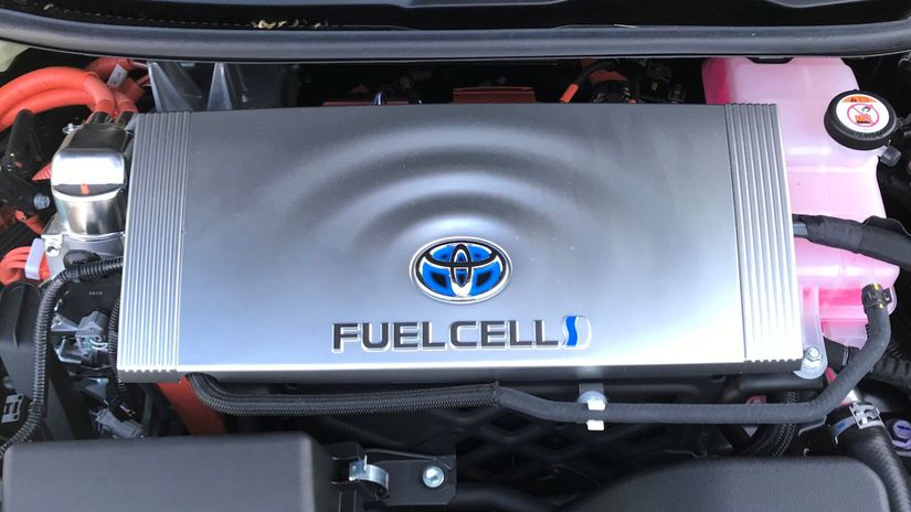 Toyota si nemyslí, že zakázať spaľovacie motory...
