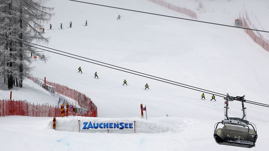 V noci napadlo až 40 centimetrov snehu. Preteky svetového pohára v Zauchensee museli organizátori zrušiť