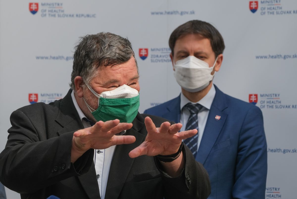 Infektológ Vladimír Krčméry a zastupujúci...