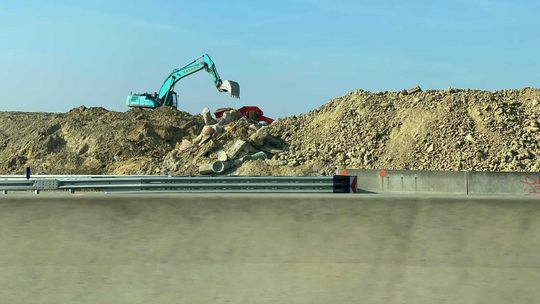 Ikonické detské preliezačky skončili v násype...