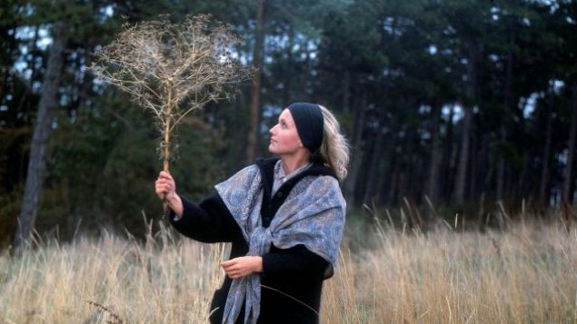 Neha je prvým celovečerným filmom režiséra...