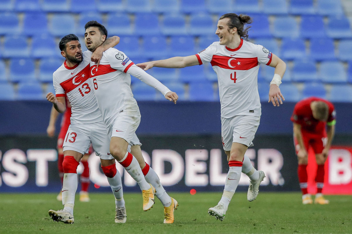 Radosť tureckých futbalistov v súboji s Nórskom.