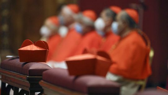 Vatikán potrestá poľských duchovných za údajné krytie sexuálneho zneužívania