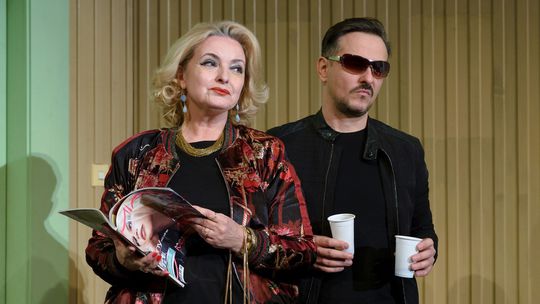 Eva Pavlíková a Peter Oszlík v inscenácii...