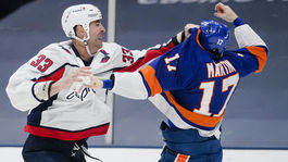 Tatar rozbehol dve gólové akcie. Chára po debakli zhodil rukavice