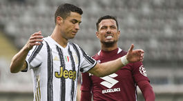 Inter využil zakopnutie rivalov. Škriniar sa nezadržateľne blíži k titulu