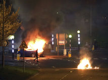 Severné Írsko protesty polícia výtržnosti