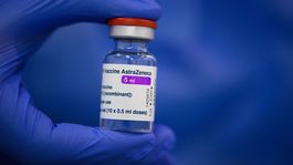 AstraZeneca môže spôsobovať krvné zrazeniny, konštatuje EMA