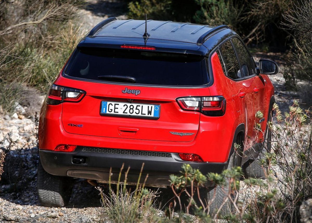 Off-roadovo ladená verzia Trailhawk disponuje...
