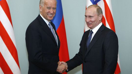 Biden Putina varoval v súvislosti s Ukrajinou a navrhol spoločný summit