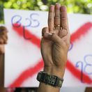 Mjanmarsko / Protesty / Tri prsty /