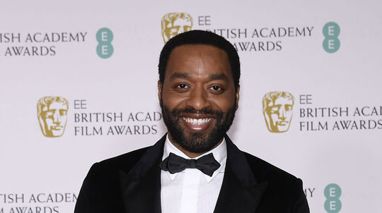 12. miesto: Herec Chiwetel Ejiofor, ktorý hral...