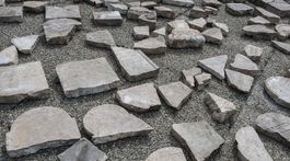 Najstarší z nájdených náhrobných kameňov na...