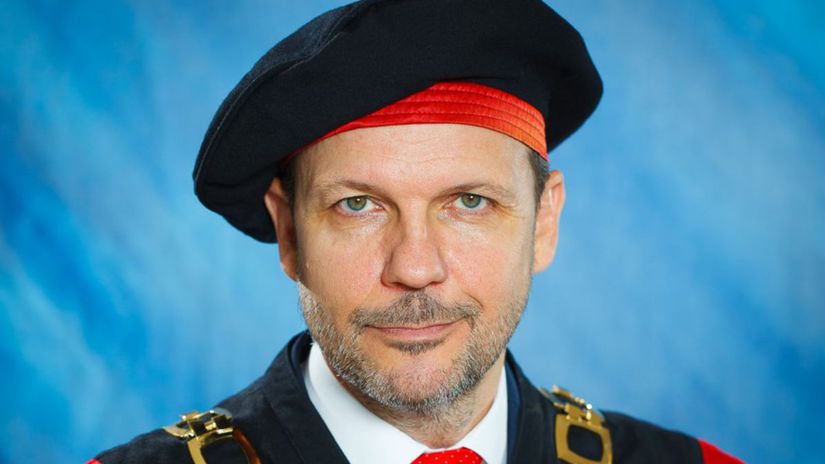 Dekan Materiálovotechnologickej fakulty STU...