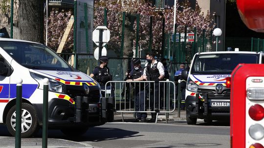 Štyria ľudia utrpeli zranenie po útoku nožom v metre vo francúzskom Lyone